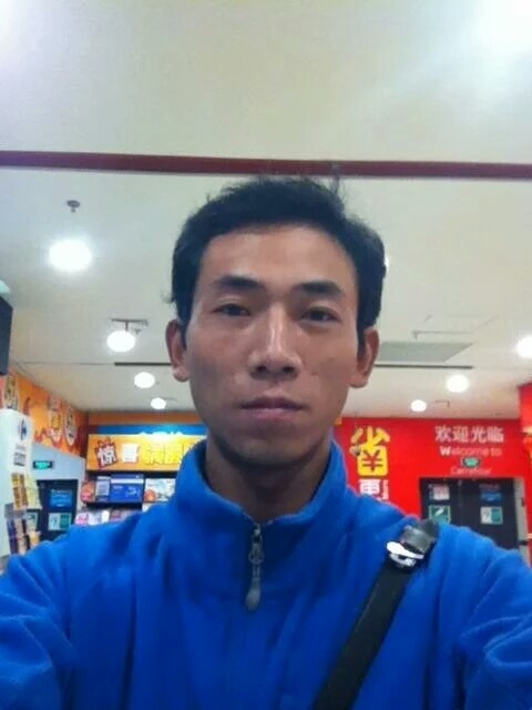 青草地溪水边的第一张照片--温州相亲服务中心