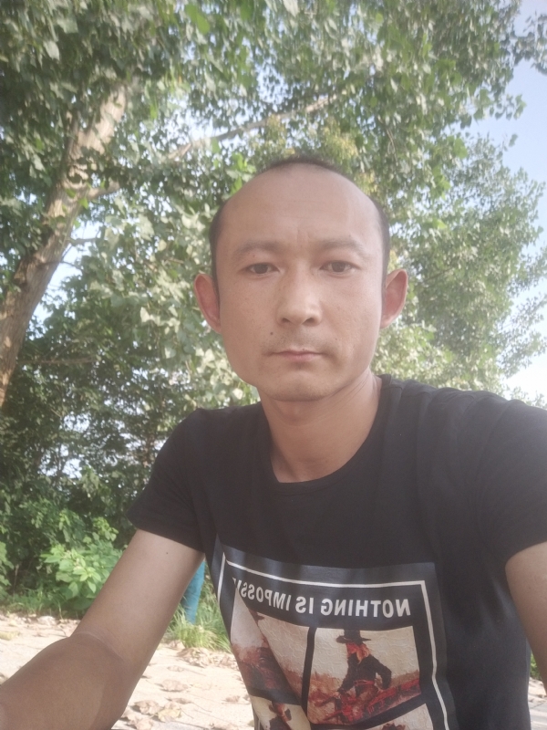 80大叔的第一张照片--温州相亲服务中心