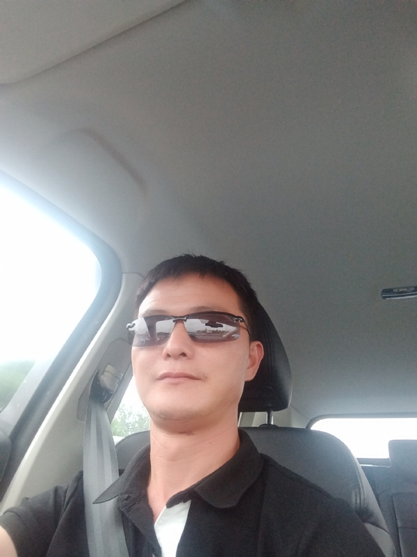 孤独的男人的第一张照片--温州相亲服务中心