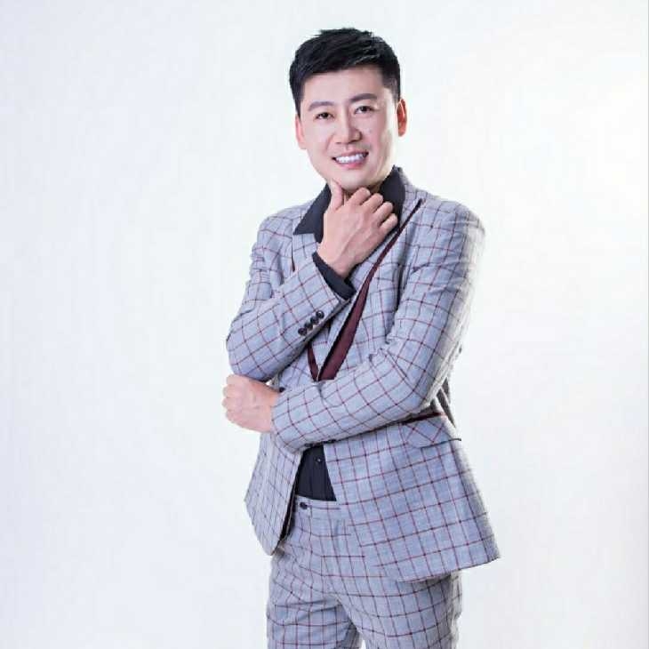 屋顶拾荒人的第一张照片--温州相亲服务中心