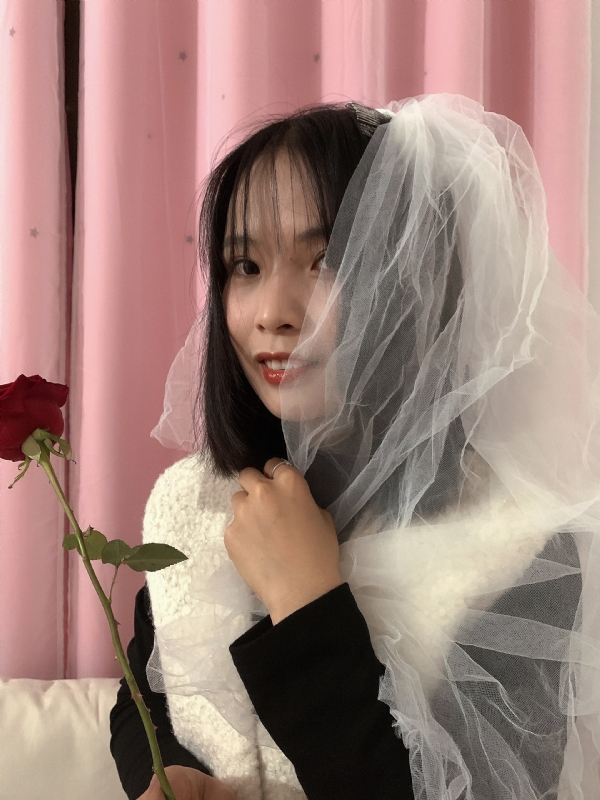 持紫菜包饭的女孩的第一张照片--温州相亲服务中心