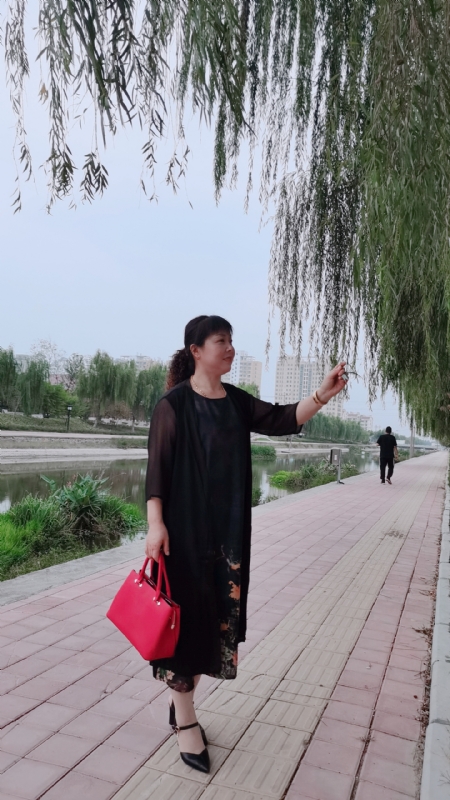 周本玲的第一张照片--温州相亲服务中心