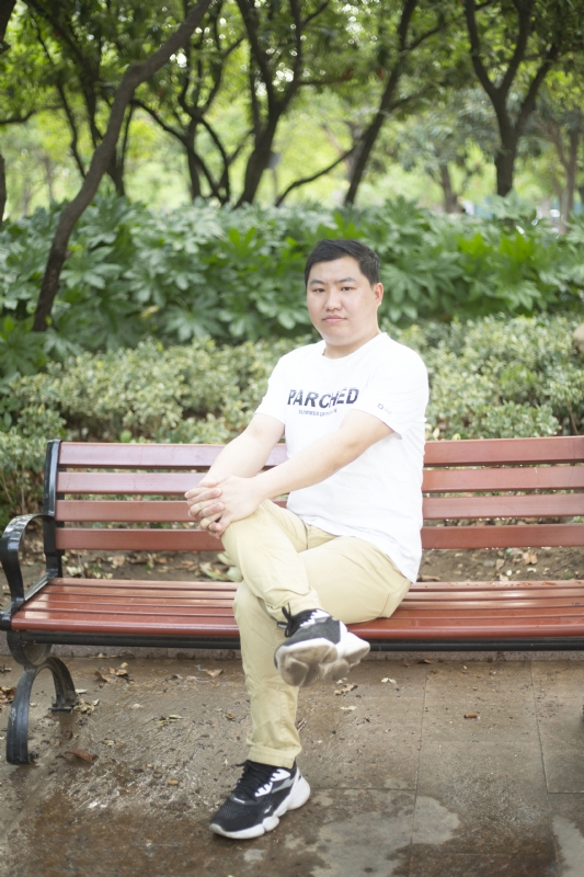 抱着鱼睡觉的猫的第一张照片--温州相亲服务中心