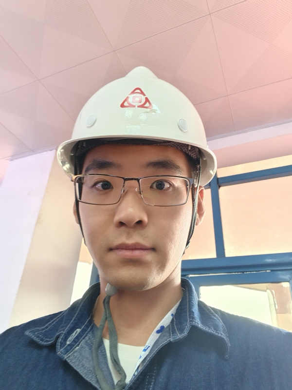 何鹏宇的第二张照片--温州相亲服务中心