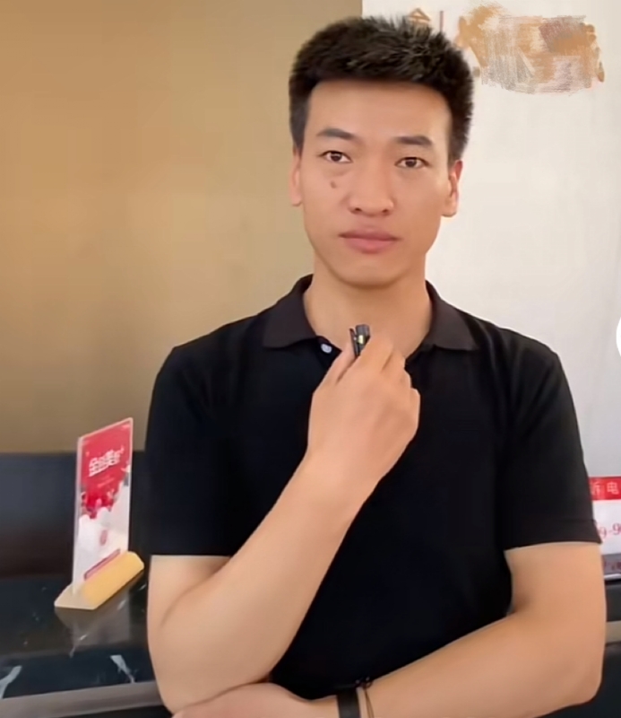 一杯梁白开的第一张照片--温州相亲服务中心