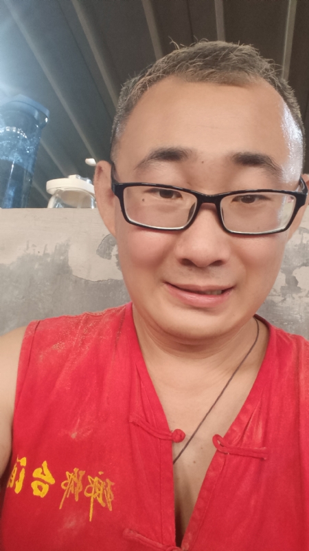 黑黑一笑的第二张照片--温州相亲服务中心