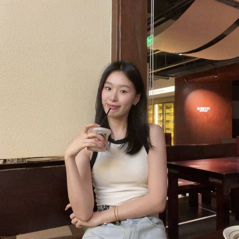 羽毛的第一张照片--温州相亲服务中心