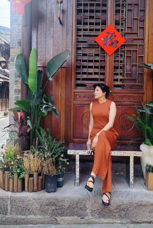 宛霞的第一张照片--温州相亲服务中心