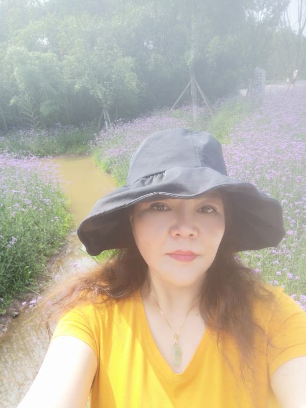 宛霞的第三张照片--温州相亲服务中心