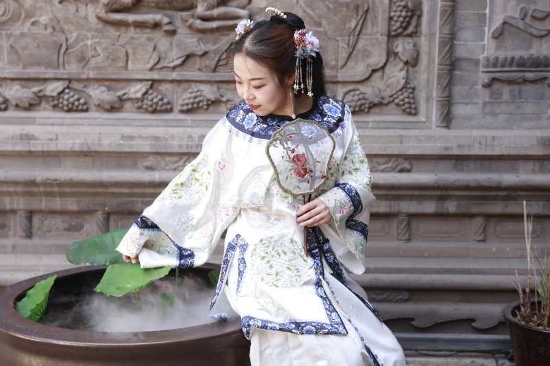 认真的雪的第一张照片--温州相亲服务中心